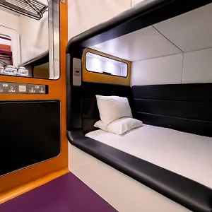 Капсульный отель Yotelair London Gatwick Airport, Хорли