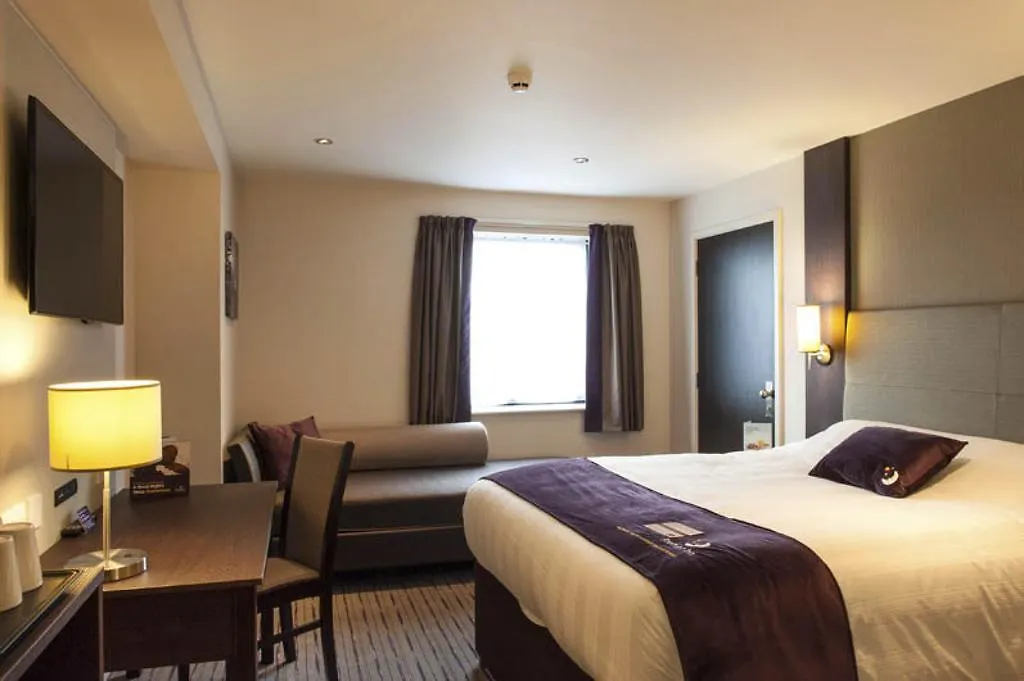 Отель Premier Inn London Southwark